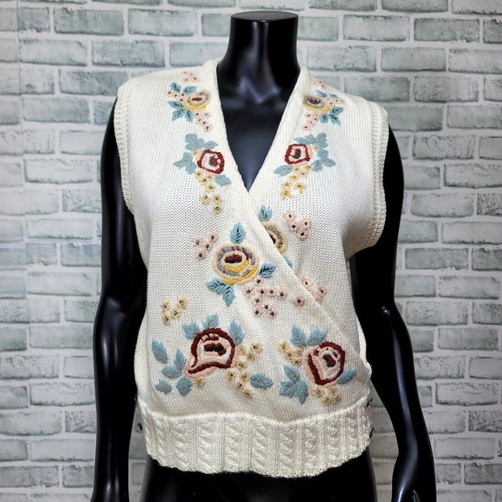 VTG Chaus Petites Cream Floral Embroidered Wrap VNeck‎ Sweater Vest Grandmacore